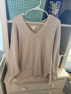 H&M Women's V-Neck Sweater in Light Taupe